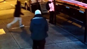 Man knocked unconscious in NYC sidewalk robbery