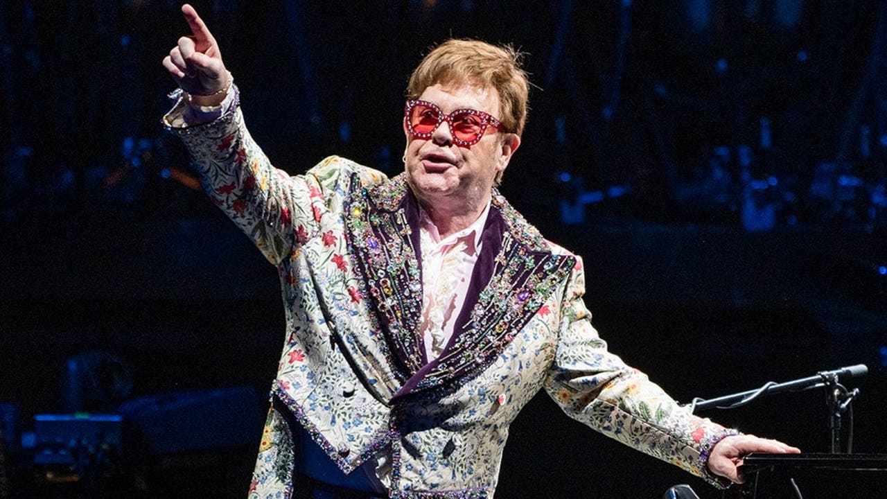 Elton John se vuelve ‘bien’ después de que un avión privado realiza un aterrizaje de emergencia después de un mal funcionamiento hidráulico