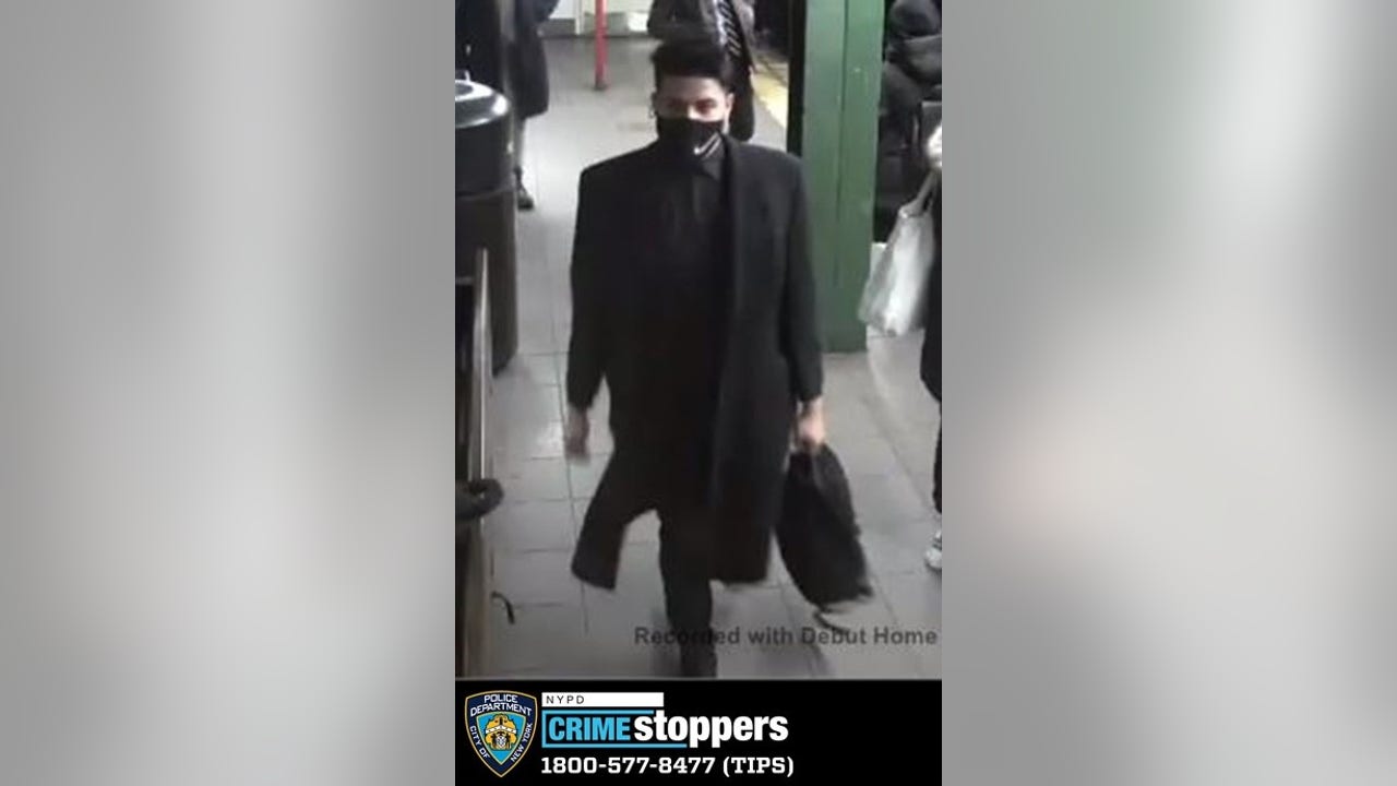 Man Sexually Assaults Woman On Nyc Subway Nypd 0256