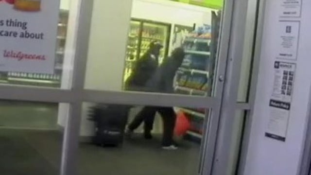 Man tried to stab Manhattan Duane Reade security guard with hypodermic needle, says NYPD