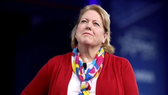 Clarence Thomas' wife urged Trump's chief of staff to overturn election