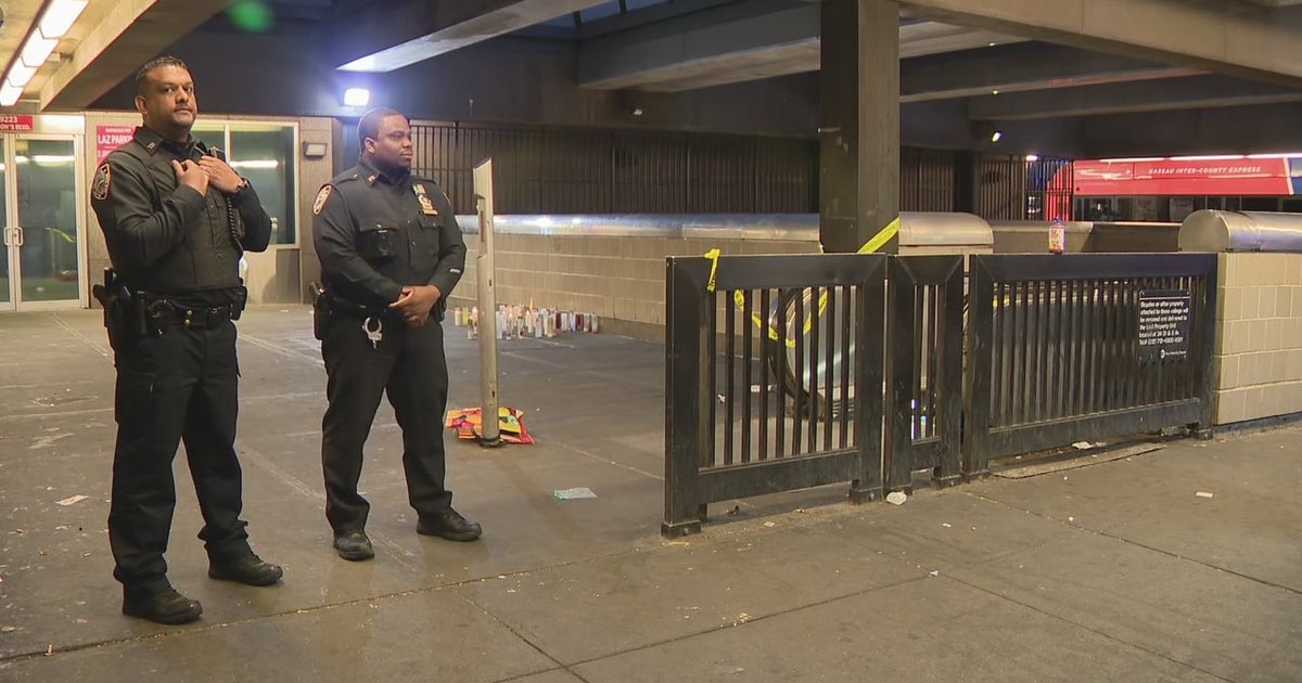 NYC subway shooting: Man fatally shot inside Queens subway station ...