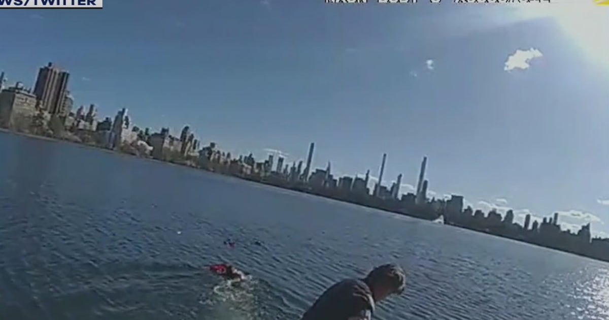 Video: NYPD rescues woman from Central Park Reservoir | FOX 5 New York