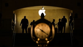 Apple workers at NYC store seek to form labor union