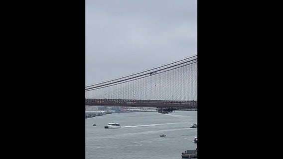 Man climbs Brooklyn Bridge during rush hour