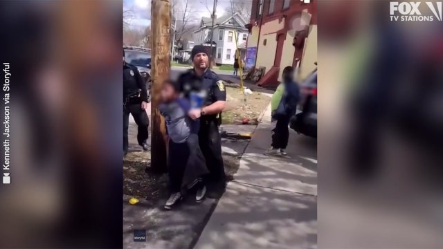 NY cops detain crying boy accused of stealing chips