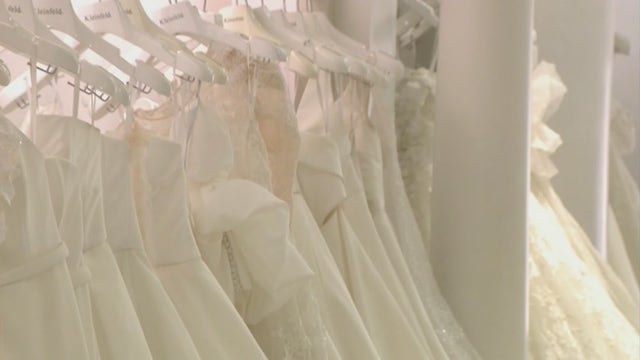 As weddings return, couples aim to go big in 2022