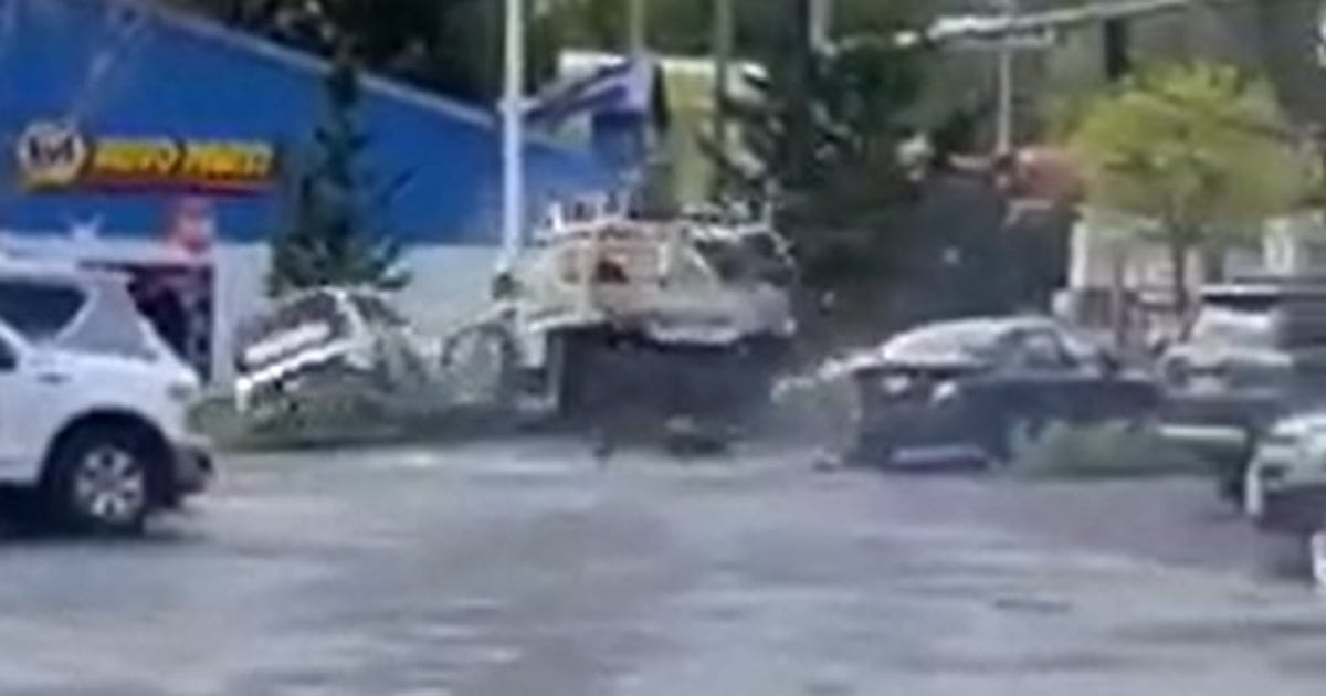 Video shows suspected DUI driver crashing into multiple vehicles | FOX ...
