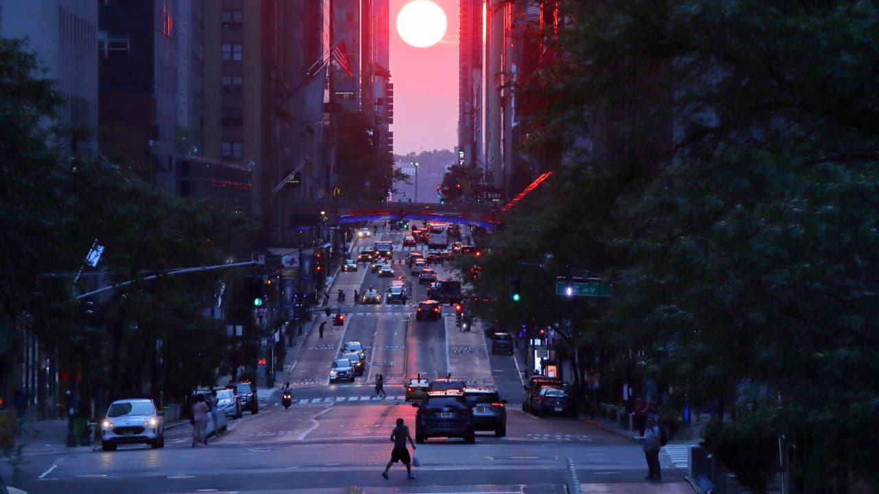 How and Where to Watch Manhattanhenge Tonight - The New York Times