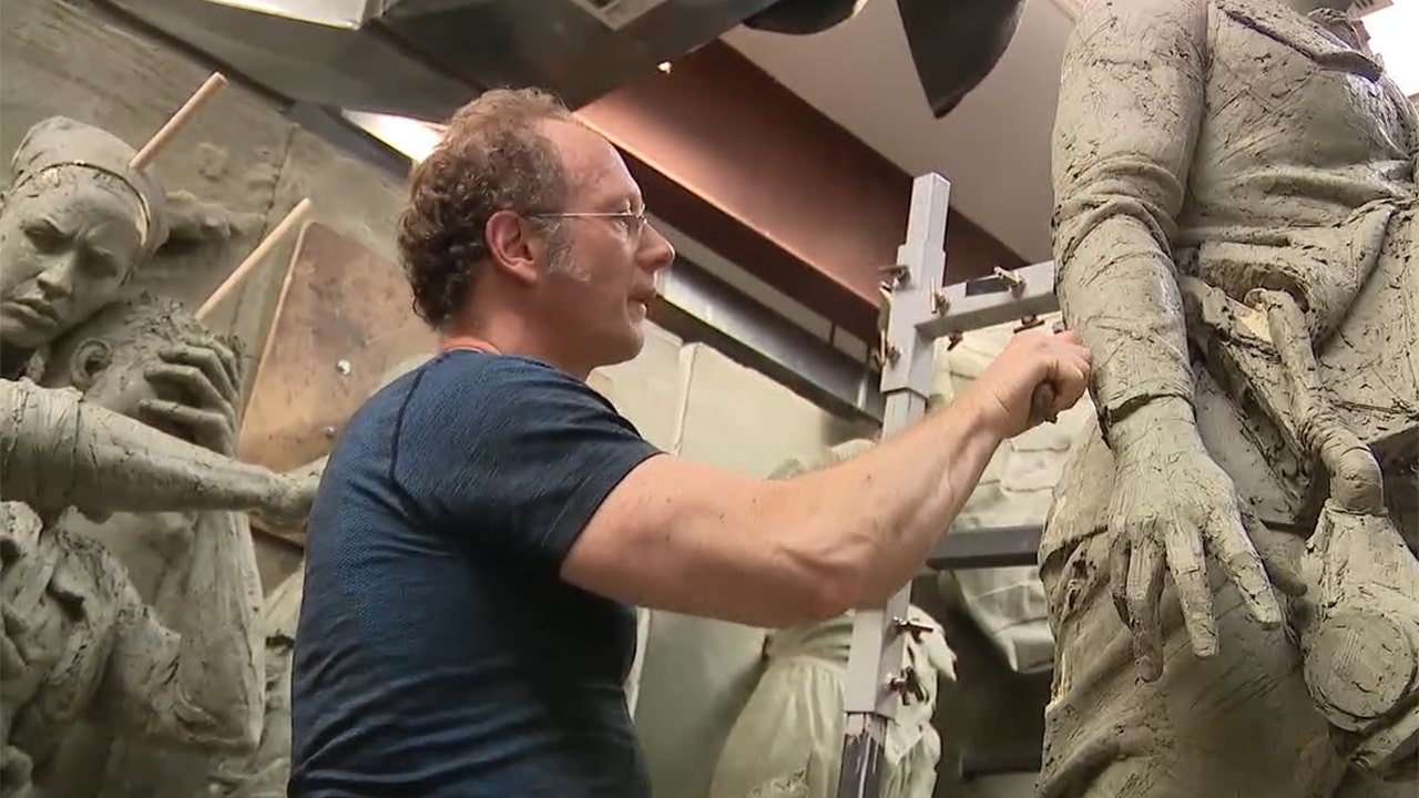 sculptor 廃盤　トップス NJ artist gives veterans preview of sculpture for World War I