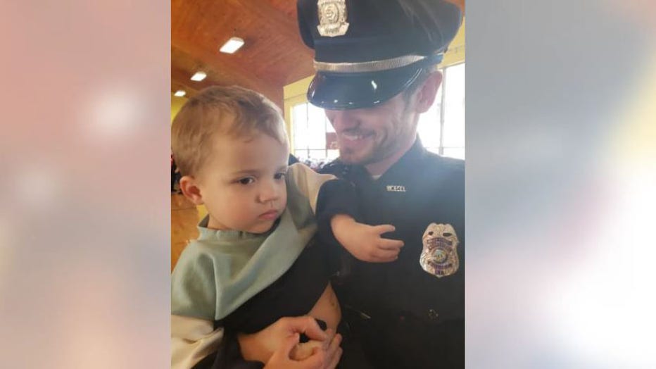 Rhode-Island-cop-holds-baby.jpg