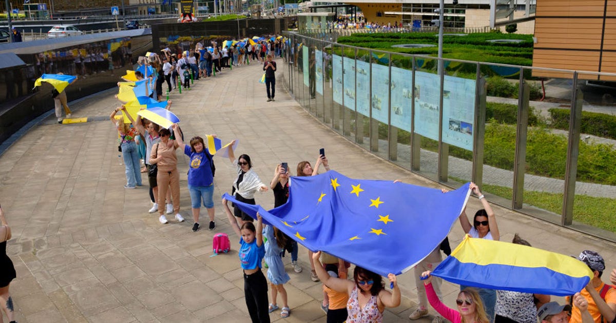 European Union makes Ukraine a candidate for EU membership | FOX 5 New York