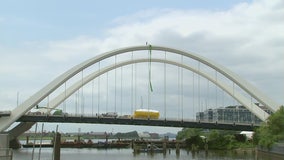 Demonstrator who scaled Frederick Douglass Bridge after Supreme Court overturns Roe v. Wade comes down