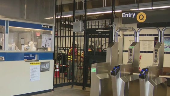 Man dies after exiting subway and falling onto tracks