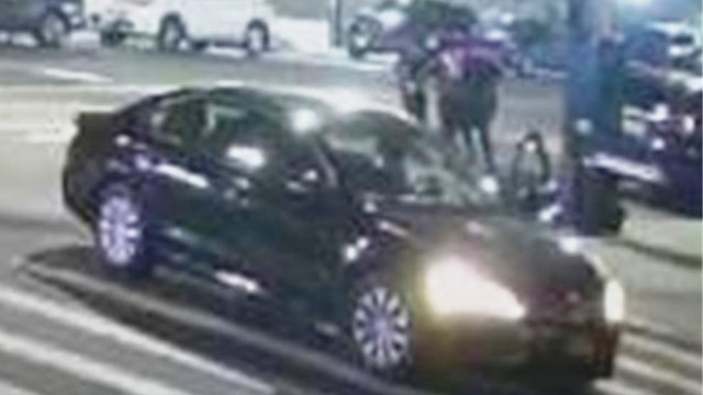 Armed robbers in cars targeting people walking in Bronx, Manhattan