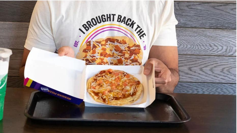 taco-bell-mexican-pizza.jpg