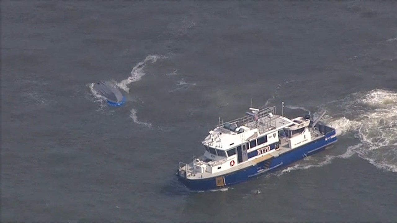 Boat capsizes in Hudson River off Manhattan - Vimarsana News