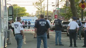 Police shoot, kill man in Queens who threatened to 'blow the head off' cops