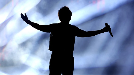 Man dead after plunging from escalator at The Weeknd concert