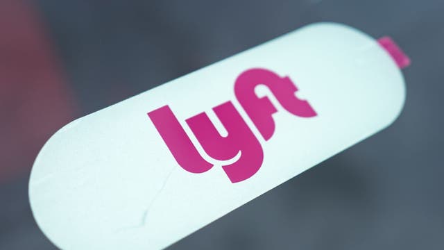 Lyft driver kicks passengers out on Delaware highway over argument, 1 rider dies after car strikes him