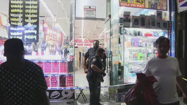 Bronx jewelry store robbed at gunpoint