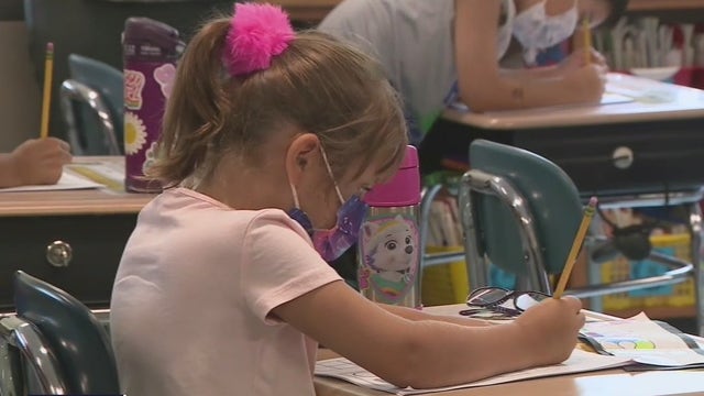 NYC schools see drop in math scores, increase in reading