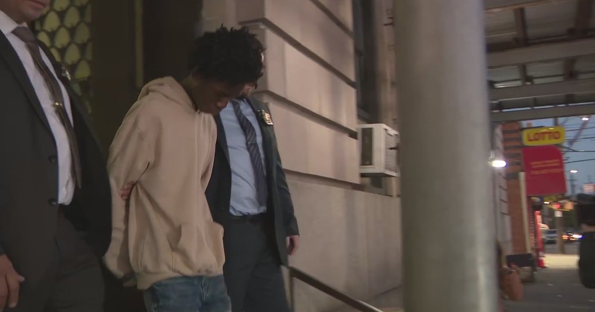 18-year-old arrested after teen killed in Queens subway shooting | FOX ...