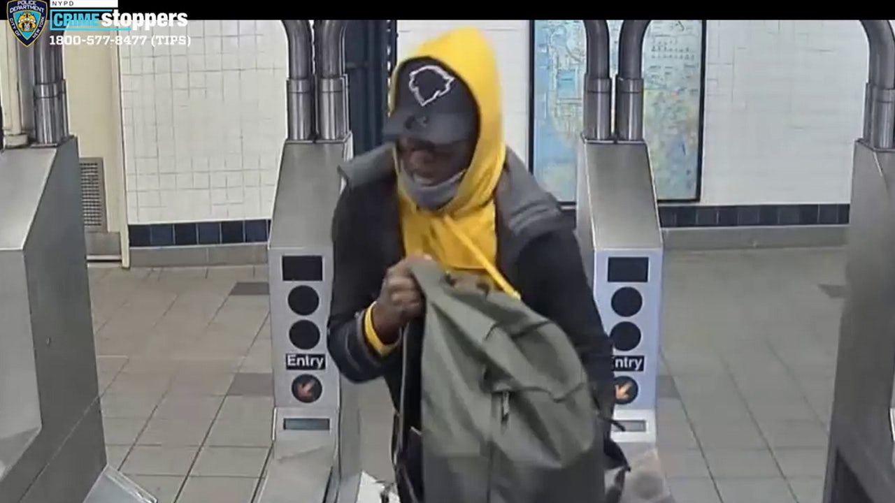Video Man Shoved Onto Subway Tracks In Brooklyn 2655