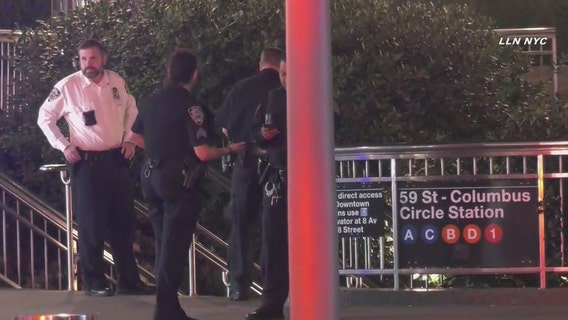 Man stabbed and pepper sprayed on Manhattan subway train