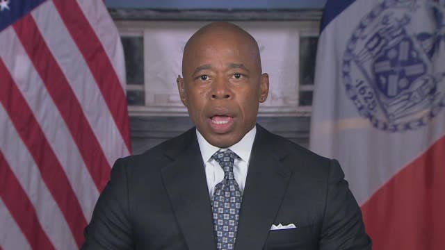 Mayor suggests not wearing headphones in subway due to crime