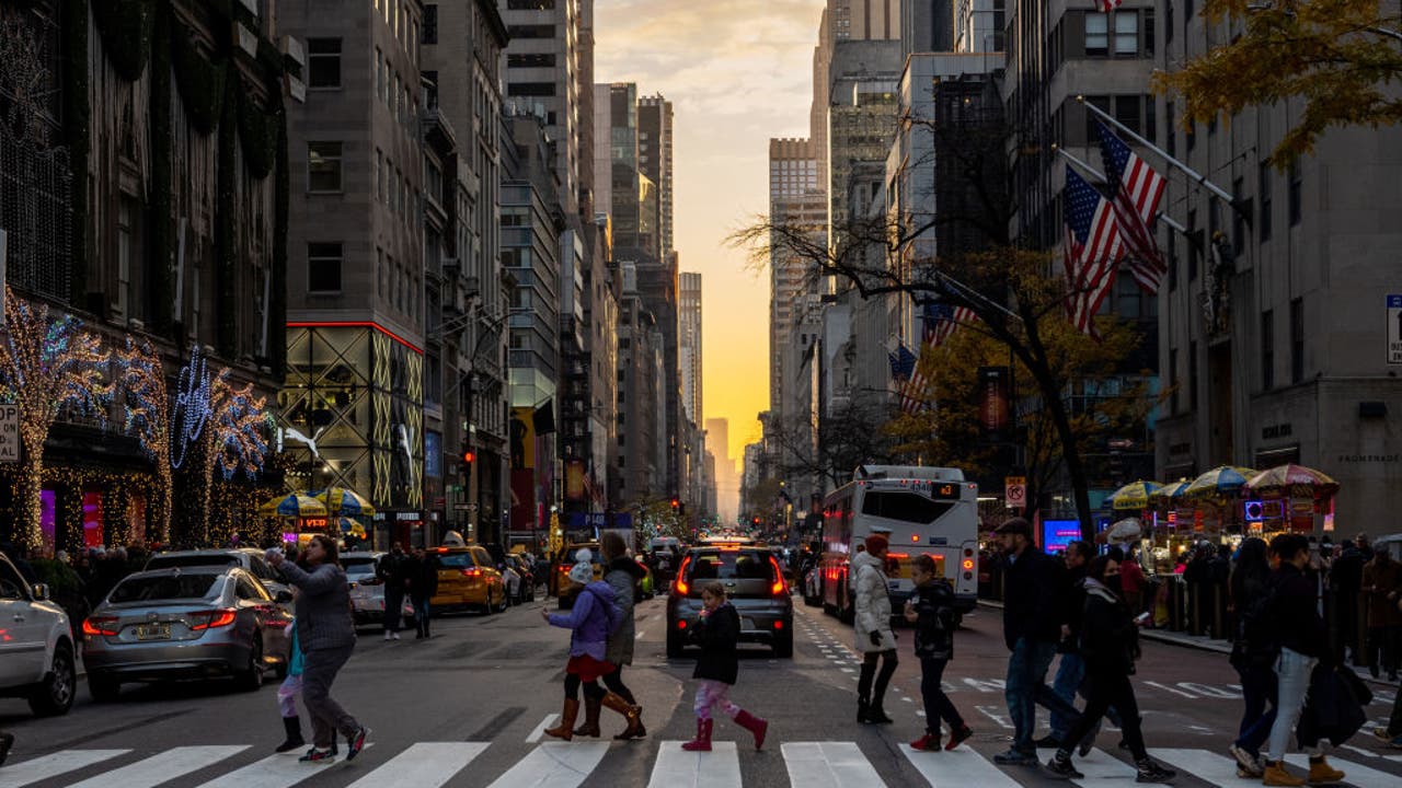 5th Avenue to close to car traffic in December for first time ever