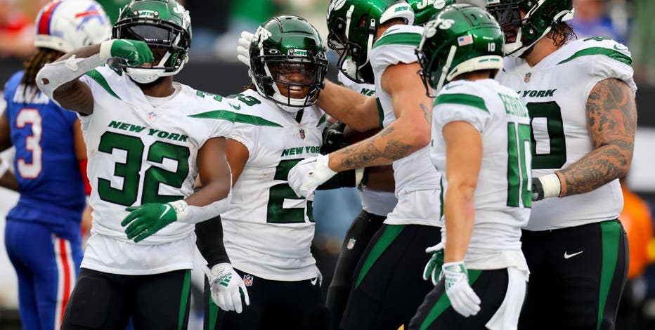 EAST RUTHERFORD, NJ - NOVEMBER 06: Buffalo Bills wide receiver Gabe Davis  (13) during the National Football League game between the New York Jets and  Buffalo Bills on November 6, 2022 at