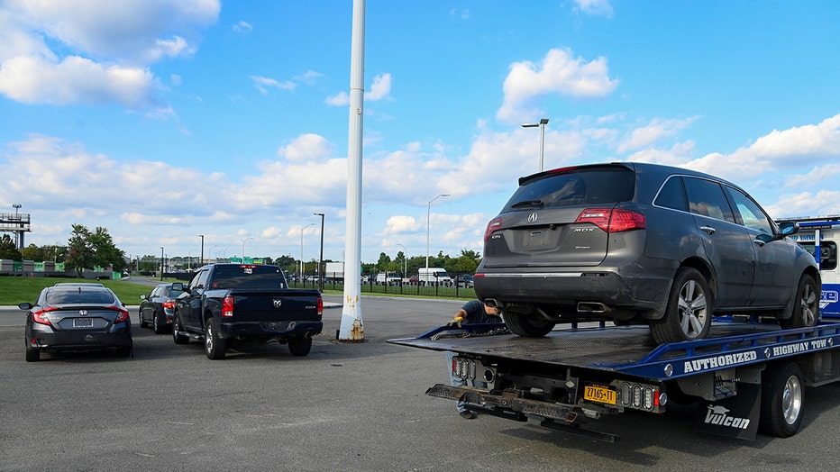 Cars with no license plates