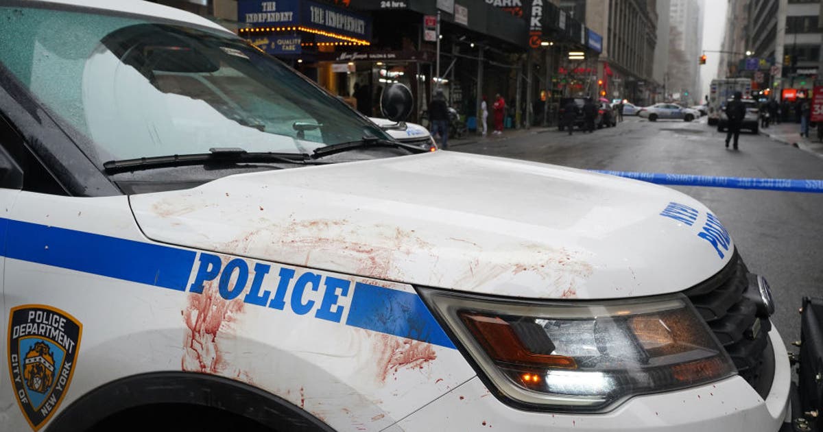 Police search for suspect in Times Square stabbing | FOX 5 New York