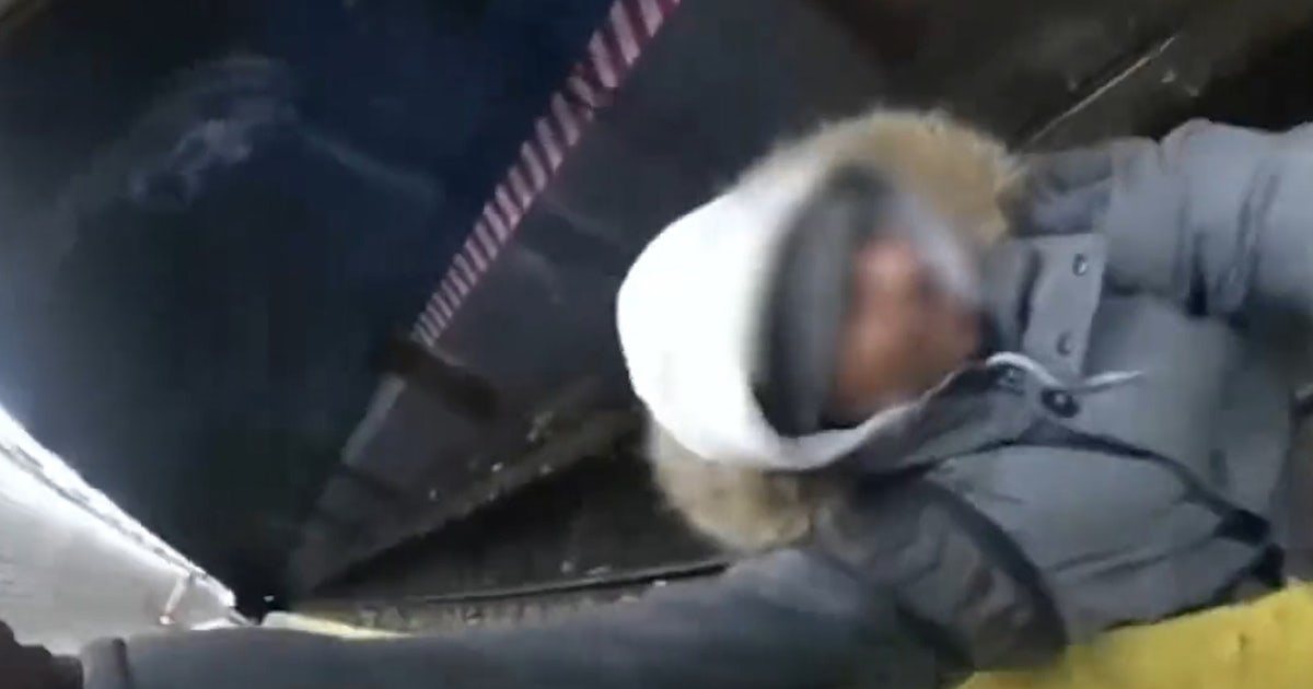 WATCH: NYPD officers rescue man who fell onto Brooklyn subway tracks ...