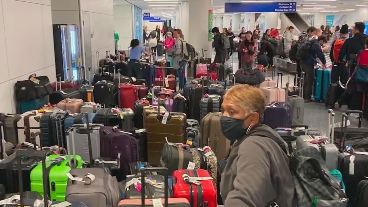 Southwest Airlines Flight Schedule Returns To Normal Mostly FOX 5   Airport Baggage 