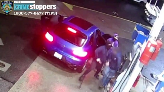 Armed robbers terrorizing men in Queens