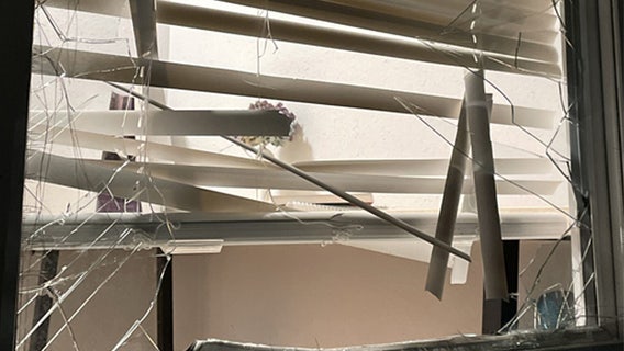 Fully clothed bathing burglar found in Seattle home's bathroom