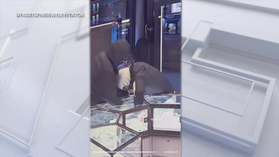 VIDEO: Smash-and-grab robbers snag $2M in jewels at NYC store