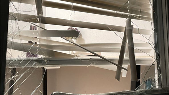 Fully clothed bathing burglar found in Seattle home's bathroom