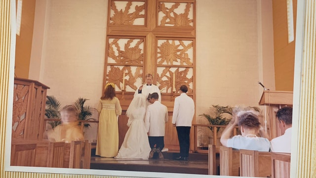 New York airport seeks owner of lost wedding album