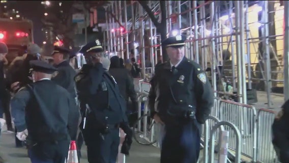 Migrants rounded up outside Hell's Kitchen hotel