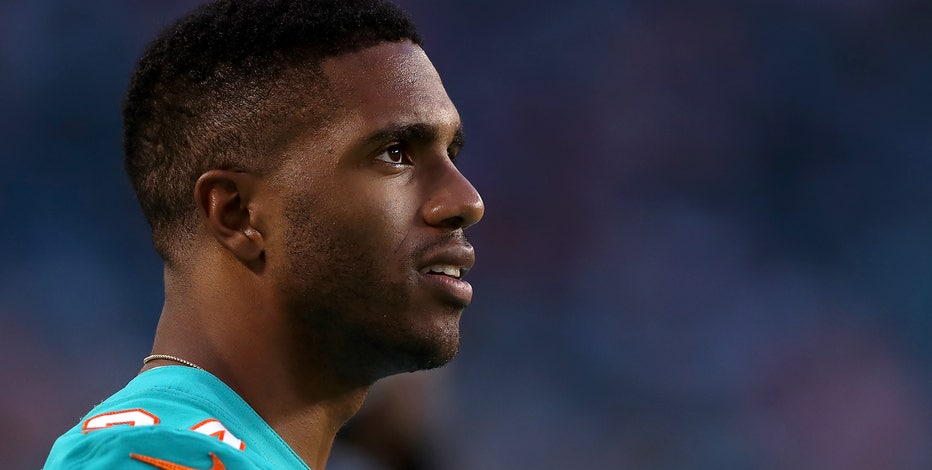 Dolphins CB Byron Jones 'can't run or jump' due to injuries, sends warning  to players