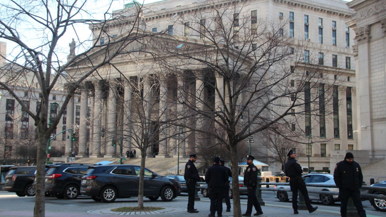 NYC Neighborhood Carries On During Wait For Potential Trump Grand Jury   New York Police 