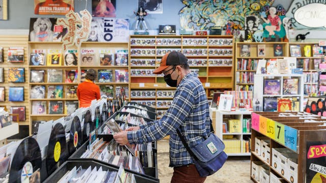 Vinyl outsells CDs for the first time since 1987