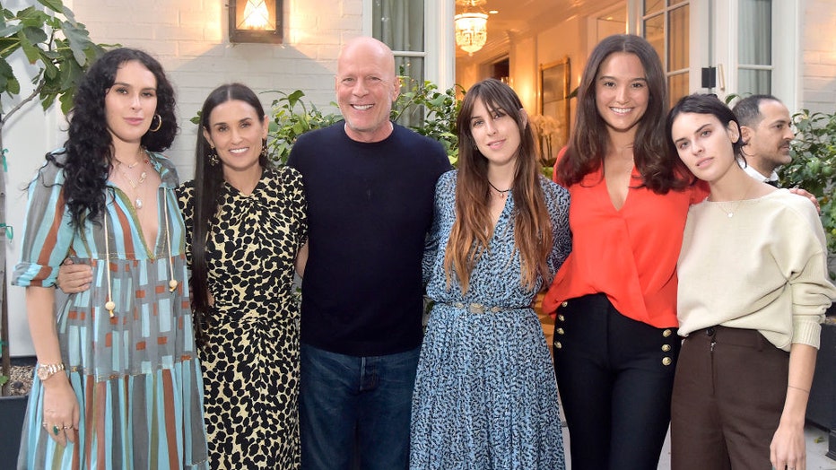 Bruce-Willis-and-family.jpg