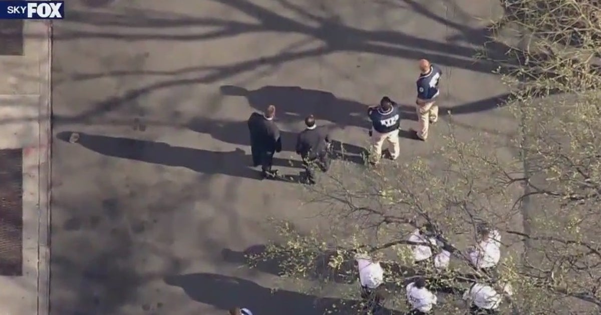 Man with knife shot by officers in Queens: NYPD | FOX 5 New York