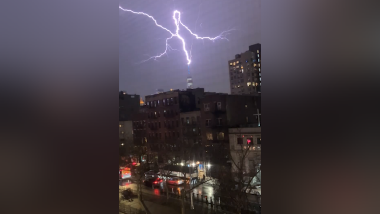 Lightning strikes One World Trade Center spire