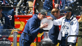 Senator breaks leg during UConn victory parade