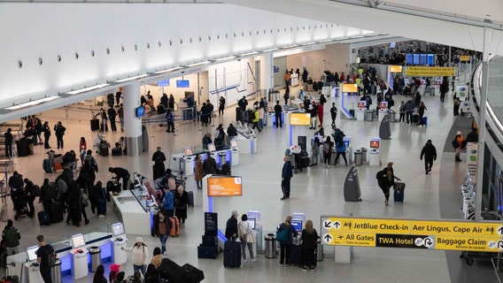 Air traffic controller shortage: FAA to cut service to NYC by 10% this summer